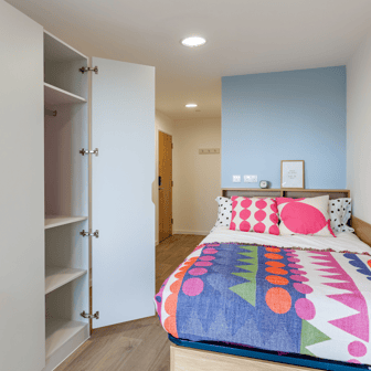 Bronze En Suite - Image 1